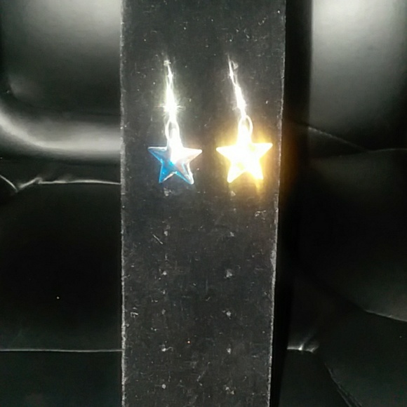 Swarvorskie crystal star earrings. - Picture 7 of 7